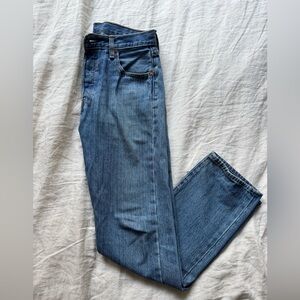Medium Wash Levi's 501 W30 / L32